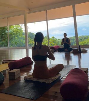Kellyn Sun Instagram - Pura vida 🌼🌴🌞💜
