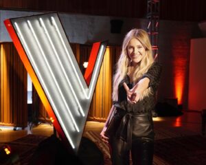 Kelsea Ballerini Instagram - first ever coach of the comeback stage, to an advisor, to a fill in, to AN OFFICIAL COACH ON THE VOICE SPRING 2025 Welcome #TeamKelsea!