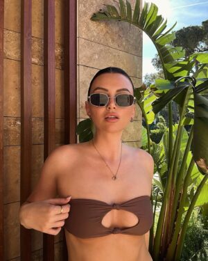 Kendall Rae-Knight Instagram - Mama in her happy place🌞