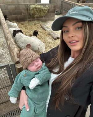 Kendall Rae-Knight Instagram - ZOO DAY🐒🦚🐾🦥