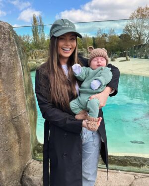 Kendall Rae-Knight Instagram - ZOO DAY🐒🦚🐾🦥