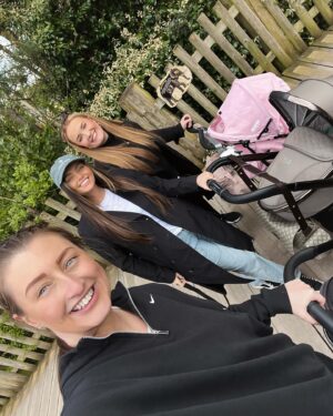 Kendall Rae-Knight Instagram - ZOO DAY🐒🦚🐾🦥