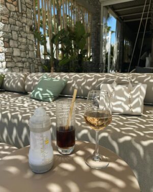 Kendall Rae-Knight Instagram - Beach clubs are my favourite places on earth 🐚🍽️🤍