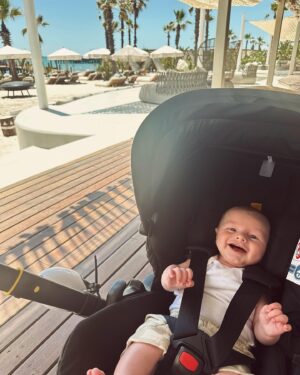 Kendall Rae-Knight Instagram - Beach clubs are my favourite places on earth 🐚🍽️🤍