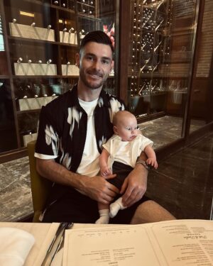 Kendall Rae-Knight Instagram - IT’S SO FLUFFY I’M GONNA DIE!