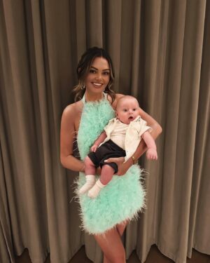 Kendall Rae-Knight Instagram - IT’S SO FLUFFY I’M GONNA DIE!