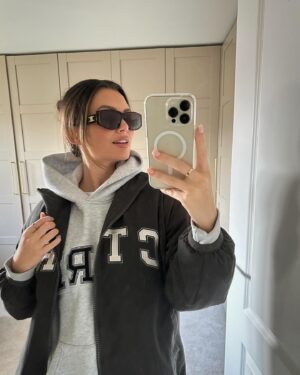 Kendall Rae-Knight Instagram - An easter walk & roast dinner for 2 👶🏼🐣🪺🪿💛