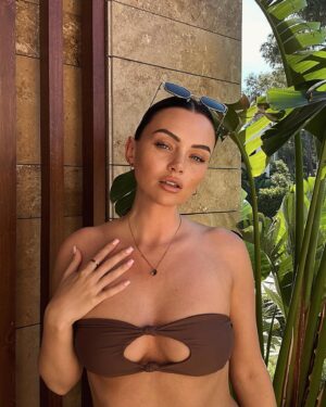 Kendall Rae-Knight Instagram - Mama in her happy place🌞