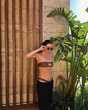 Kendall Rae-Knight Instagram - Mama in her happy place🌞