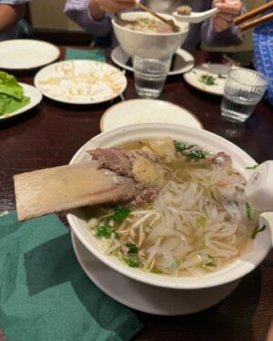 Kenix Kwok Ho-Ying Instagram - A taste of London with my lovely family!
#happyfamilytrip #幸福摩天輪 #westminsterabbey #bigben #londonbridge #toweroflondon #towerbridge #london #londonfood