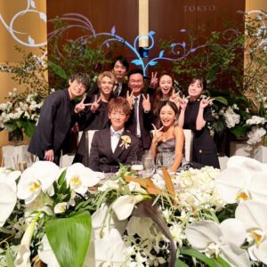 Kenji Yamauchi Instagram - 。
昨日はみちょぱ　しもん君の結婚式だった💒

結婚おめでとう💝

我々かまいたちは司会をさせてもらった😂😂😂

とても素敵な結婚式だった👏👏👏👏👏

芸能界でしたなぁ🛀

みちょぱ、当たり前に可愛かったなぁ🛀

しもん君は本当にええ奴よなぁ👏👏👏

乾杯の挨拶のふじもんさんは緊張で顔引きつってたなぁ😂

新郎新婦との写真は凄いメンバーで撮影させてもらった😆

気付けばど真ん中になってるし、舞香とヒロくんの間に挟まれてるし😂😂😂ポジショニング間違えた😂

末長くお幸せにー💍

#みちょぱ
#しもん君
#結婚おめでとう