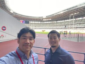 Kenki Fukuoka Instagram - ラグビー日本代表vsフランス🇫🇷
15-20で敗北😂
ただ先週から大きな成長を感じたし、何より新たな選手達の活躍が素晴らしかったです👏
来年のW杯に向けてこの試合をより良い糧にして欲しいと思います！
解説聞いてくださった皆さんありがとうございました！
久々のりょうとさんと解説の将太郎さんと📸