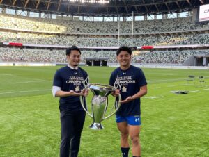 Kenki Fukuoka Instagram - ワイルドナイツ優勝！
決勝にふさわしい最高の試合でした！
こんな試合の解説をさせてくれた両チームに感謝です👏
解説陣とワイルドナイツの同期たち、そして去年の両ウイングで📸
