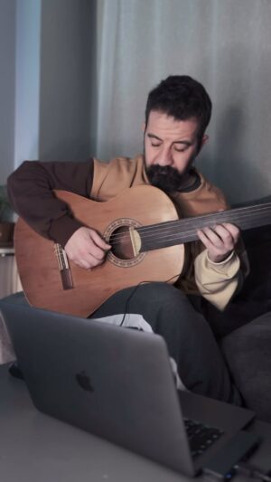 Kerim Yağcı Instagram - Gececi tayfaya… kulaklıkla dinleyin 😉 #music #movies #instamusic #fretless #guitar #guitarplayer #guitarsolo #instalike #kerimyağcı