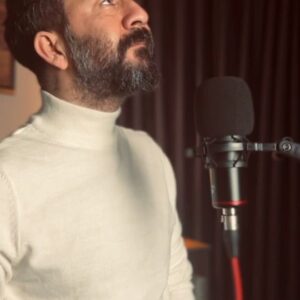 Kerim Yağcı Instagram - Ayrılık da sevdaya dair...

#kerimyağcı #değmenbenimgamlıyaslıgönlüme #türkü #türküler #sounderland