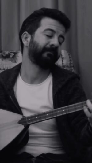 Kerim Yağcı Instagram - Urfa türkülerinin de tadı bir başka … #karaköprü #türkü #bağlama #kerimyağcı #instamusic #musicvideo #reelsvideo