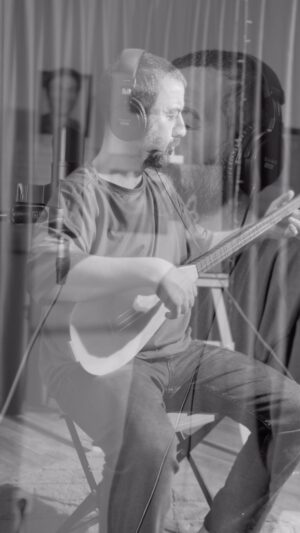 Kerim Yağcı Instagram - Allah var gam yok .#kerimyağcı #perdesizgitar #kopuz #fretless #music #turkishmusic #musicvideo #turkey