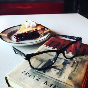 Kerr Smith Instagram - A still from tonight’s show. New episode of #riverdale tonight on #thecw  #hedwig  It is an amazing episode!