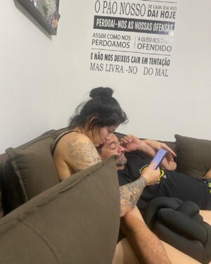 Ketlen Vieira Instagram - Hoje é o aniversário do amor da minha vida meu pai . Pai obrigada por ser esse pai maravilhoso na minha vida , por ser esse ser humano maravilhoso,bondoso , humilde, dono de um coração lindo ! As vezes eu tenho vontade de voltar  a ser aquela menininha e deitar no seu colo e não sair de lá nunca mais ! Agora nesse momento você deve está no meio do rio trabalhando , fazendo o seu melhor porque é assim que você é sempre da seu melhor em tudo que faz , sempre batalhando para que nunca faltasse nada para nossa família , pois o senhor sabe muito bem o que é não ter nada pra comer , o que é não tem um família , por isso o senhor sempre batalhou e lutou pela sua , obrigada por ser esse gigante , exemplo de ser humano . Pai te amo muito ,você é tudo na minha vida ,eu poderia passar o dia inteiro falando das suas inúmeras qualidades,mas o que mais quero é que você saiba e que eu te amo e que você é tudo pra mim ! Te amo pai ❤️