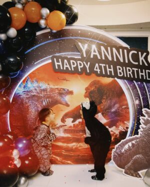 Kevin Cheng Instagram - Our Dearest Middle Child 🥹🎂❤️🩷 

Yannick has always been a little more unique than the rest 😉 
On the night of his 4th birthday, 
I told him the story of how he came into this world…
Unlike both his brothers, 
Yannick was delivered ONE day earlier than we had planned. 
At the hospital, as the doctor was carefully treating him,
he had found Yannick’s umbilical cord wrapped around his neck.
Luckily with expertise, the doctor quickly resolved the issue and we were able to hear his first cry. 🥹
Throughout these four years of his life, 
There has never been a dull moment with him
And he always keeps us on our toes 😂
The first to make a silly face
And the last to roll his eyes at a lame joke Mommy said
This kid is equally funny as he is sensitive. 
Most of all, he truly loves his brothers unconditionally 🥰
Happiest Birthday to our lil Godzilla 🦖 
Don’t stop being exactly who you are! 

Special thanks ❤️🫶🏻
🎈 @bouncy.hk 
🎂 @dessertswithabow 
🥘 @maximsmxhk 
🪄 @magic_travel_squirrel