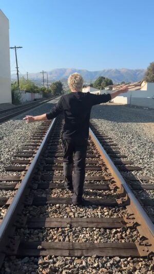 Kevin Cronin Instagram - Don’t mind Kevin taking one last stroll before we kick off the Summer Road Trip Tour TONIGHT in Somerset, Wisconsin!

View all dates and get your tickets with link in bio!