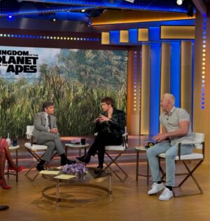 Kevin Durand Instagram - What a morning! Fun with the @goodmorningamerica crew! @apesmovies #thekingdomoftheplanetoftheapes In theaters tomorrow! @realowenteague rules!!!!