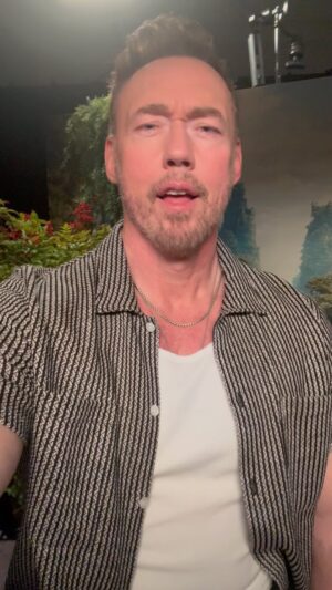 Kevin Durand Instagram - It’s French media day for me on @apesmovies #KingdomOfThePlanetOfTheApes It’s my first day of press here IN London! Can’t wait for y’all to see this movie! #WHATAWONDERFULDAY