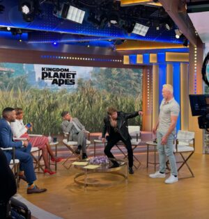 Kevin Durand Instagram - What a morning! Fun with the @goodmorningamerica crew! @apesmovies #thekingdomoftheplanetoftheapes In theaters tomorrow! @realowenteague rules!!!!