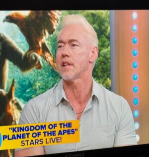 Kevin Durand Instagram - What a morning! Fun with the @goodmorningamerica crew! @apesmovies #thekingdomoftheplanetoftheapes In theaters tomorrow! @realowenteague rules!!!!