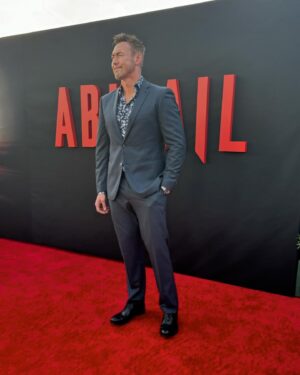 Kevin Durand Instagram - @abigailthemovie Premiere last night. I love this film so much. I love these people even more. Go see this film in theaters on Friday everywhere!!!

Stylist @sandradurand23 
Groomer @mnmachado 🙏🙏🙏🙏
