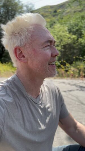 Kevin Durand Instagram - Merci mes amis pour tous vos réponses ! Plus que 1500 réponses et expressions de tous à l’entour du monde! WoW! Je vais tous les lire! Ont continue notre dialogue! Merci encore et Belle journée !!!!