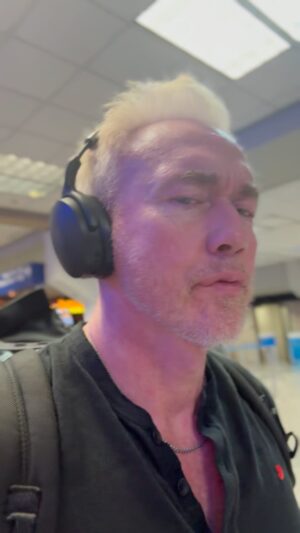 Kevin Durand Instagram - C’est quoi votre expression favoris en français ?