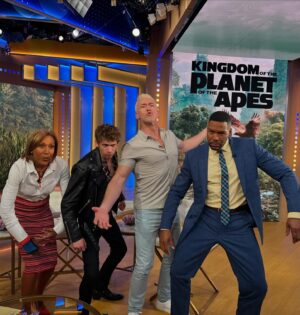 Kevin Durand Instagram - What a morning! Fun with the @goodmorningamerica crew! @apesmovies #thekingdomoftheplanetoftheapes In theaters tomorrow! @realowenteague rules!!!!