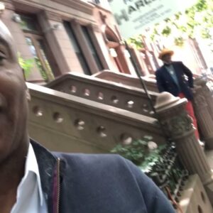 Kevin Frazier Instagram - Legendary … #Rip @officialrichardroundtree 

Every time I interviewed him I was in awe of #RichdRoundtree … He was just so damn cool. He arrived on the scene at a time when black people were few and far between on the big screen or small, his swag, his elegance, his excellence, gave us all something to point to. Somebody we wanted to be. Thank you Mr Roundtree… you will never be forgotten.