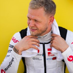 Kevin Magnussen Instagram - Bye, Hungary 👋 We finished 15th. Rolled the dice a little bit with the soft tire start, but didn’t have the pace to fight for points. Onto Belgium 🇭🇺 ⏩ 🇧🇪 #HaasF1 #HungarianGP