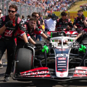Kevin Magnussen Instagram - Bye, Hungary 👋 We finished 15th. Rolled the dice a little bit with the soft tire start, but didn’t have the pace to fight for points. Onto Belgium 🇭🇺 ⏩ 🇧🇪 #HaasF1 #HungarianGP