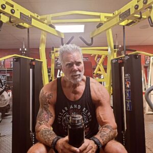 Kevin Nash Instagram - Finished up back training. Lower back is jacked up from bent rows last round. Today was machine and volume day.