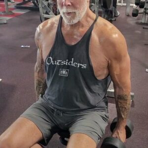 Kevin Nash Instagram - Grinding out a few reps on a drop set. Nothing left so my shoulders are taking over