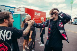 Kevin Ratajczak Instagram - I’m still blown away from last weekends festival run!🔥🪩❤️ What a good time we had with family, friends and a looooooot of dancing people!☀️🙌🏻
Pure emotions all the way through! Can’t wait for the next festivals!🤘🏻
#swedenrock #rockimpark #rip #rockamring #rar #electriccallboy #festivalsummer #tourlife #tekkno
Photo: @dajoeberlei