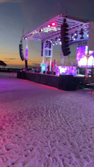 Kevin Rudolf Instagram - Sound check about to rock the stage tonight at @davidortizfund @davidortiz weekend!🤘🤘