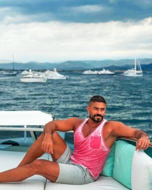 Khaled Selim Instagram - Hello, summer!
Let’s make memories 🌊☀️
#خالد_سليم
