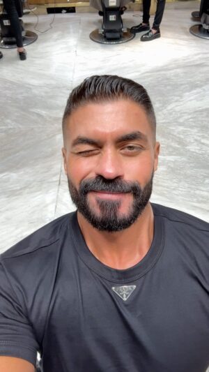 Khaled Selim Instagram - عمليات التجميل دي جميلة يا جدع... 🤣😂🤣😂 
#الطبيعي_يكسب #الحمدلله 
#singer #actor #artist #natural #beauty #godbless