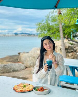 Khin Wint Wah Instagram - 🌻