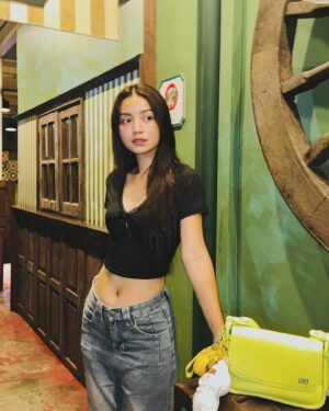 Khin Wint Wah Instagram - 💛