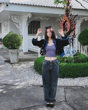 Khin Wint Wah Instagram - 𝕾𝖚𝖓 𝖎𝖘 𝖆𝖑𝖔𝖓𝖊 𝖙𝖔𝖔 𝖇𝖚𝖙 𝖎𝖙 𝖘𝖙𝖎𝖑𝖑 𝖘𝖍𝖎𝖓𝖊☀️