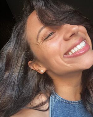 Kiana Madeira Instagram - Hi!! 🥰 

Just want to say that I hope you’re having a beautiful Saturday and that you are so loved and chosen for beautiful things. I’m so grateful that God created you and put you on this Earth. I’m so excited to see all that He has in store for you. Your smile lights up the lives of everyone who encounters it. Please don’t ever stop smiling. Your body is perfect and your mind is inspiring. The world needs your creativity and ideas and I pray that you always remember that. I love you!! 💜