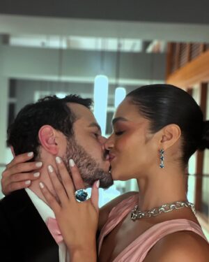 Kiara Liz Instagram - Hoy cumple años mi persona 💙 @garraton el ser más lindo, cariñoso, detallista, servicial, sereno y alegre que conozco. Que hermoso ha sido disfrutar  contigo todo este tiempo ✨Gracias por enseñarme el amor de una manera sana .

Felices #40 mi amor 🎉TE AMO, que Dios cumpla todos tus deseos y nos permita celebrar muchos más años juntos.