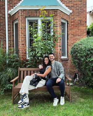 Kiara Liz Instagram - Hoy cumple años mi persona 💙 @garraton el ser más lindo, cariñoso, detallista, servicial, sereno y alegre que conozco. Que hermoso ha sido disfrutar  contigo todo este tiempo ✨Gracias por enseñarme el amor de una manera sana .

Felices #40 mi amor 🎉TE AMO, que Dios cumpla todos tus deseos y nos permita celebrar muchos más años juntos.