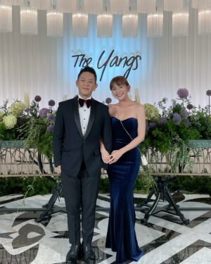 Kiki Lin Instagram - 是一張之前還不能發
放著放著就忘了發的照

#看看這是誰的婚禮😆
#難得很正式
#兩年前