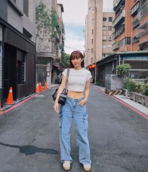 Kiki Lin Instagram - 獲得一點時間吃晚餐
晚餐前穿著可愛的衣服

韓先生說：你穿這個就是欠打擾

😂
👚： @noth1ng_special